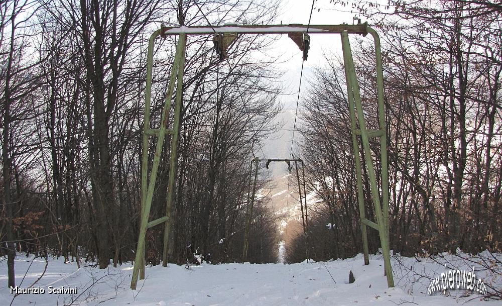 04 Ruderi del vecchio skilift.JPG